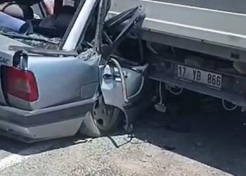 Otomobilin kamyonete çarptığı kazada yaralanan 6 yaşındaki Eyüp kurtarılamadı