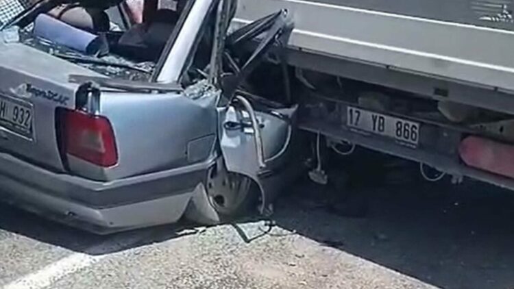 Otomobilin kamyonete çarptığı kazada yaralanan 6 yaşındaki Eyüp kurtarılamadı