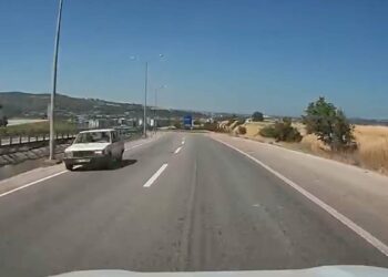 Çanakkale'de otomobiliyle ters şeritte ilerleyen sürücü gözaltına alındı