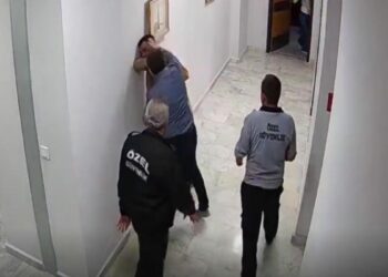 Personelini darbeden hastane müdürü açığa alındı