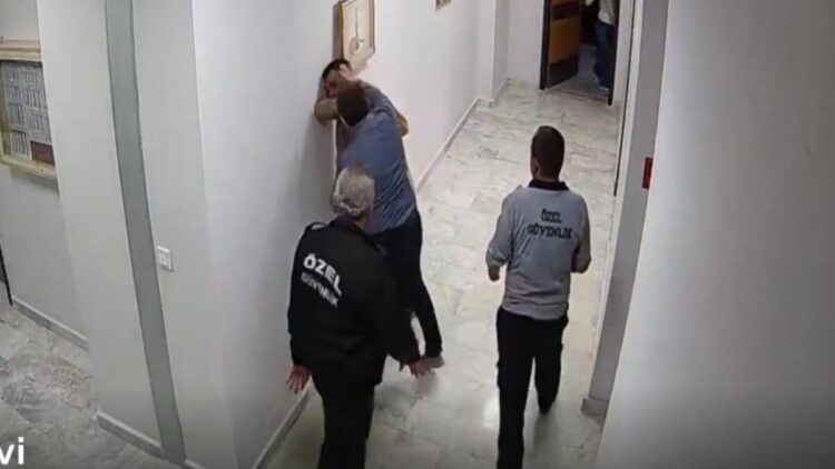 Personelini darbeden hastane müdürü açığa alındı