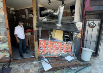 Avcılar'da otomobilin çarptığı cip köfteciye girdi