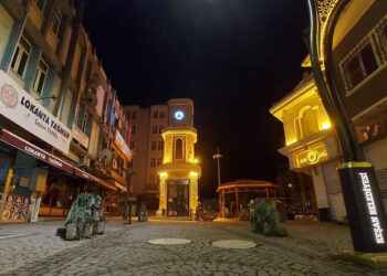 Çarşıda havaya ateş açan 2 şüpheli gözaltına alındı