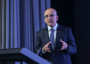 Bakan Şimşek: Türkiye'ye gelin ve yatırım yapın