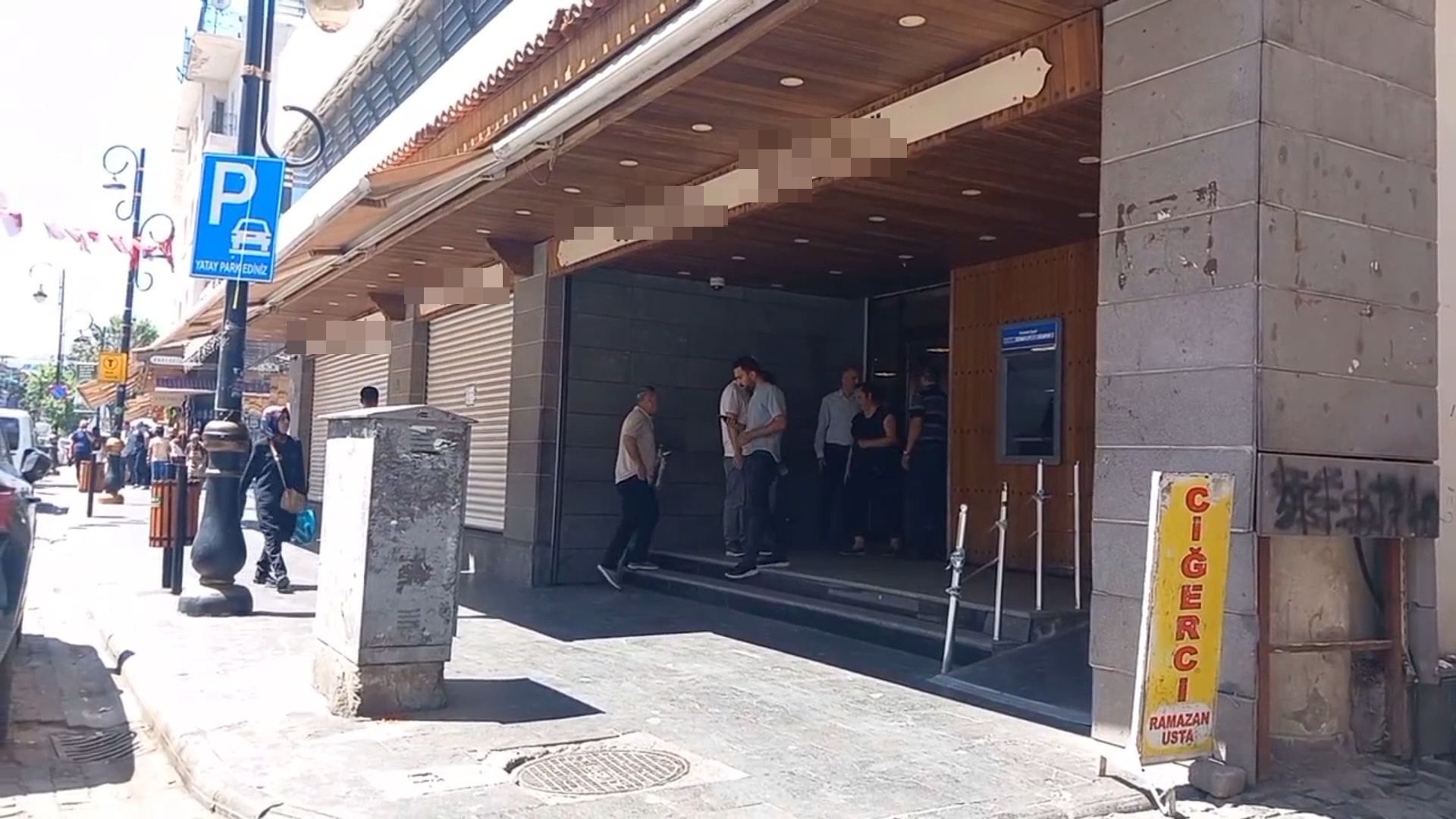 Diyarbakır'da banka şubesine silahlı saldırı