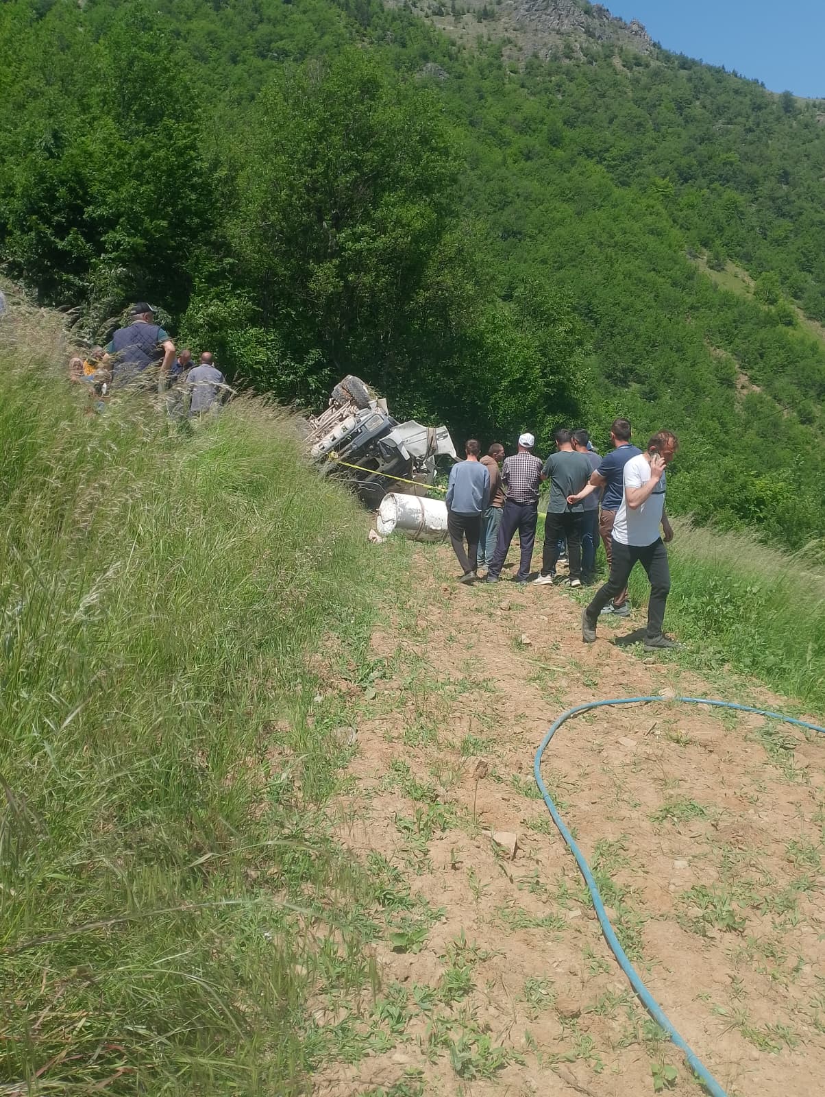 Beton mikseri şarampole yuvarlandı; 2 ölü, 1 yaralı