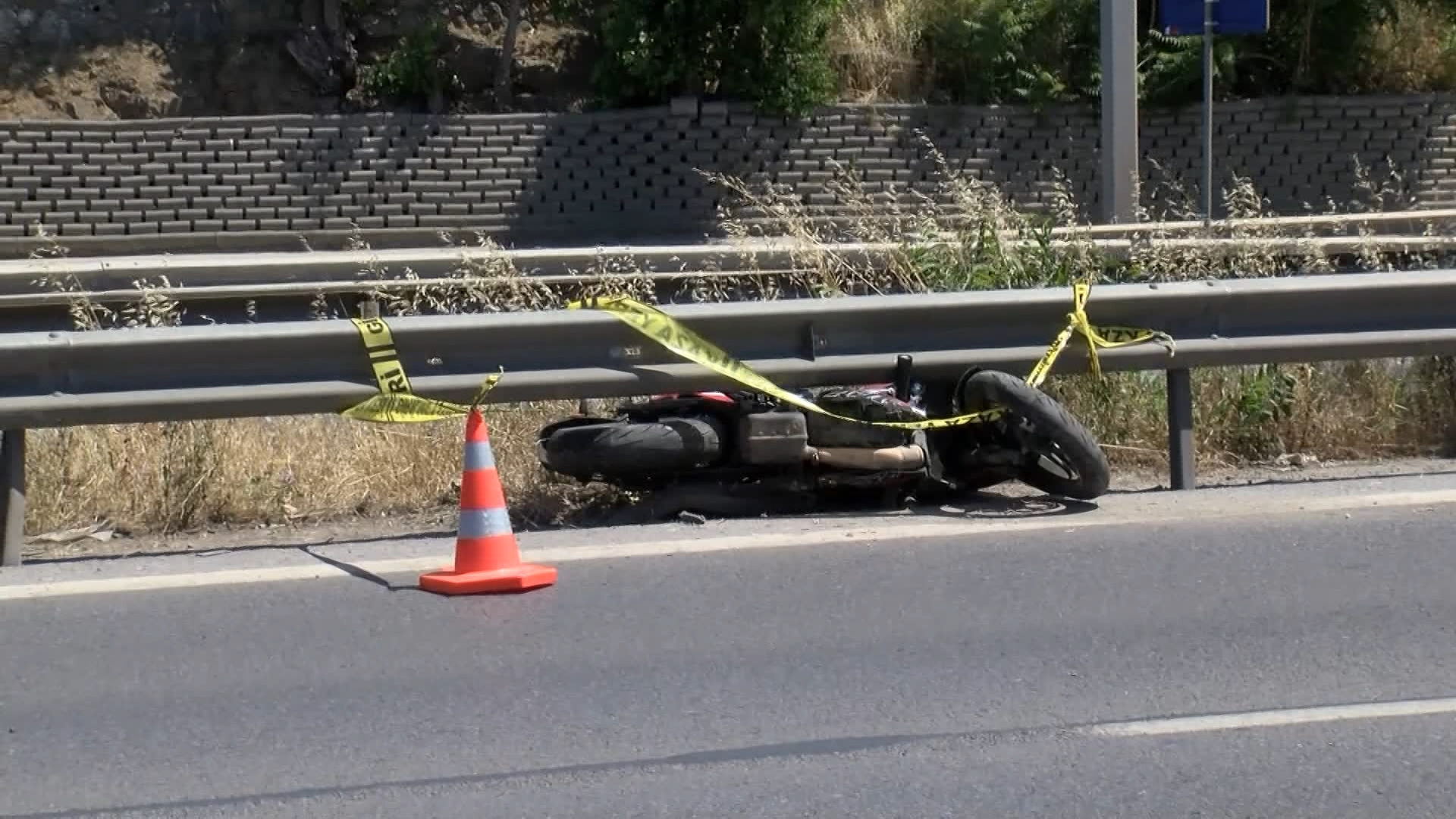 Kartal D-100 Karayolu'nda 2 motosiklet çarpıştı: 2 ölü