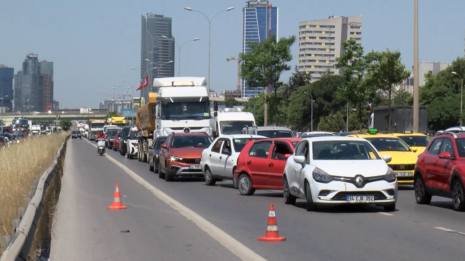 Kartal D-100 Karayolu'nda 2 motosiklet çarpıştı: 2 ölü