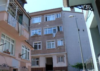 Fatih'te annesinden para istedi, alamayınca bıçakla rehin aldı