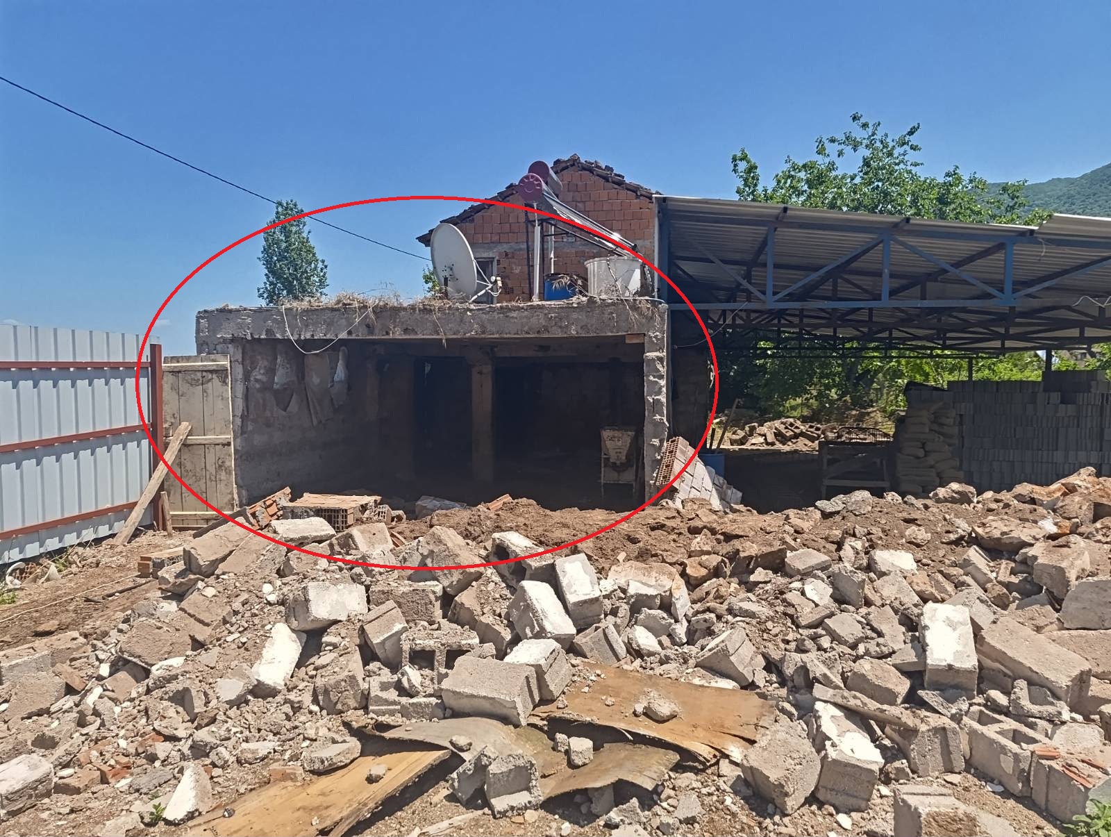 Çalıştığı inşaatta duvardan düşüp öldü