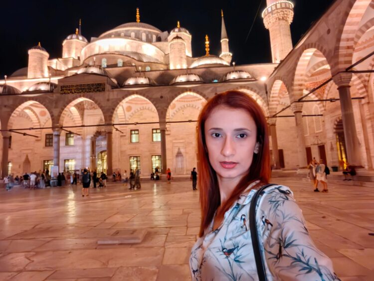 2 aydır haber alamadığı kızını sokak sokak arıyor