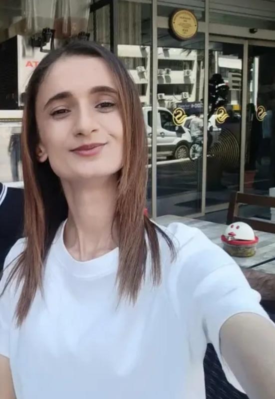2 aydır haber alamadığı kızını sokak sokak arıyor