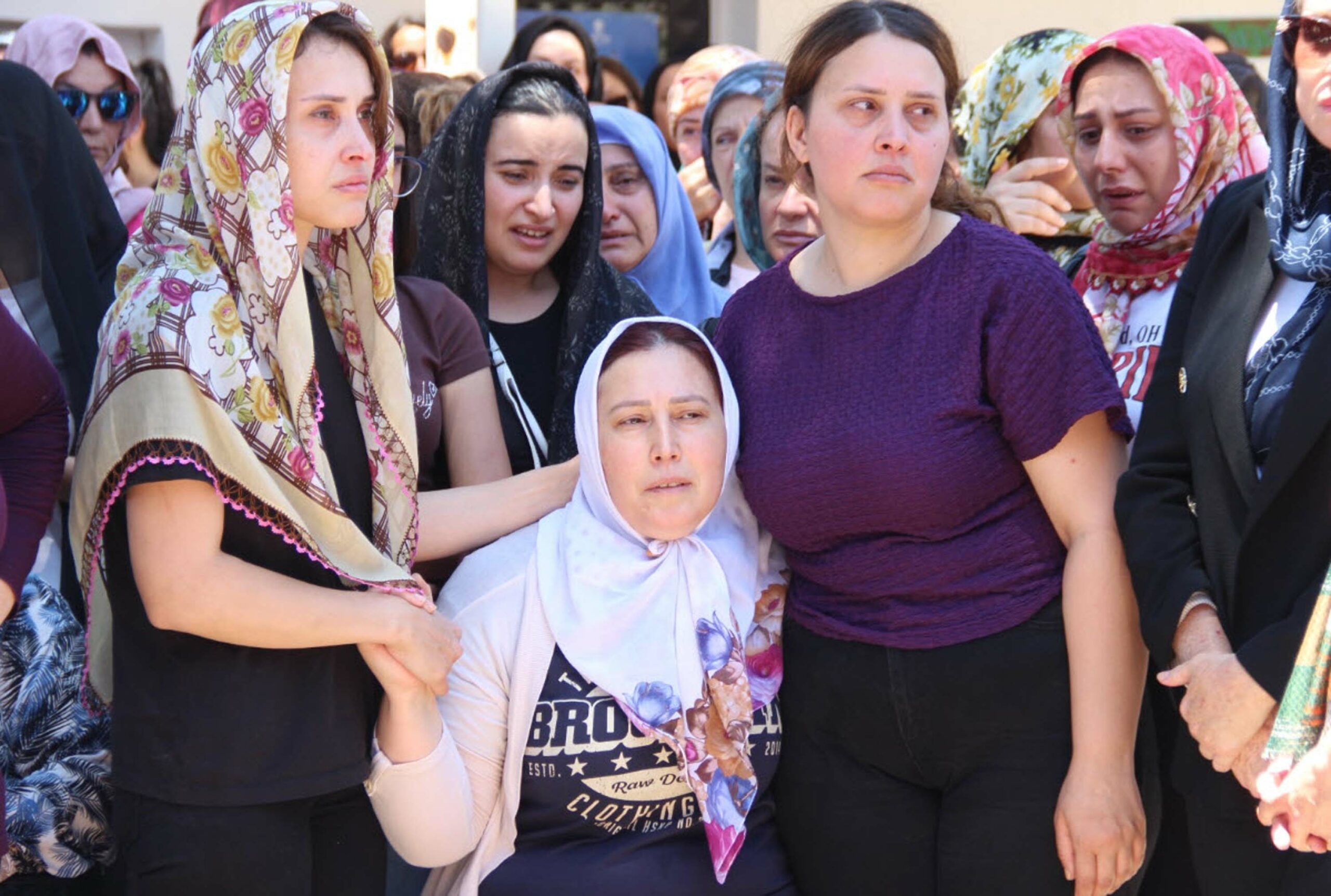 Irmak öğretmen, İzmir'de son yolculuğuna uğurlandı