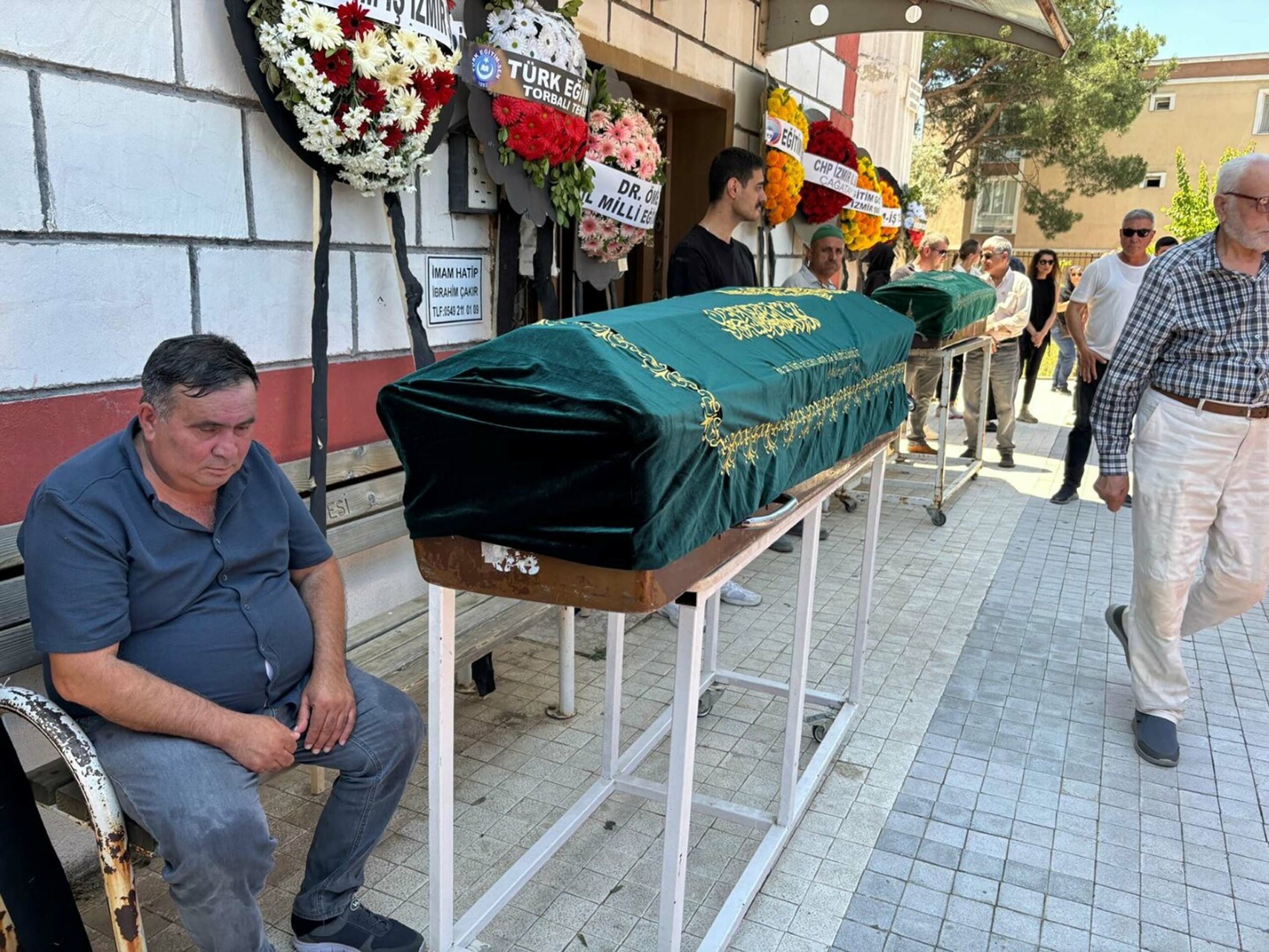Irmak öğretmen, İzmir'de son yolculuğuna uğurlandı