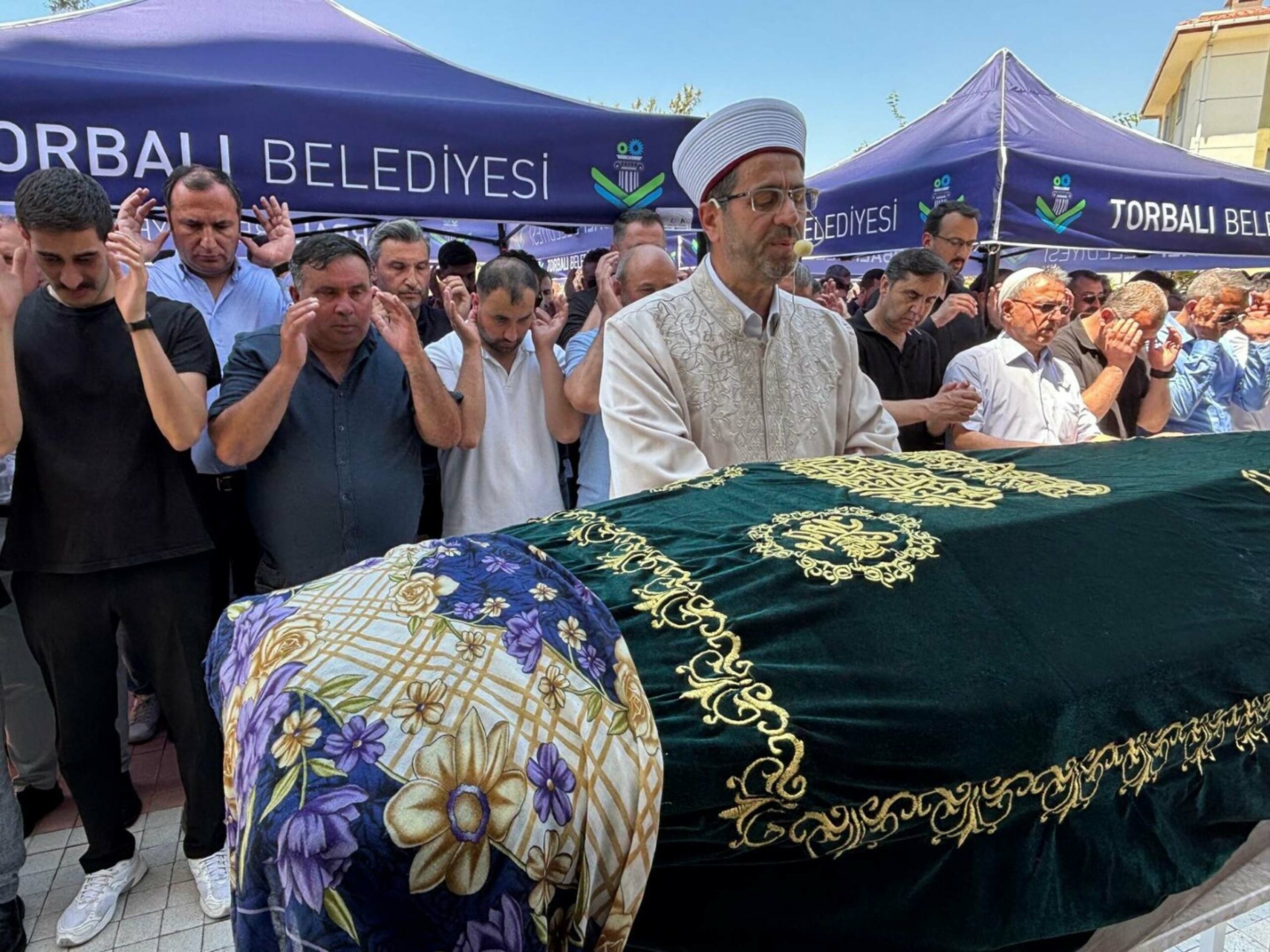 Irmak öğretmen, İzmir'de son yolculuğuna uğurlandı
