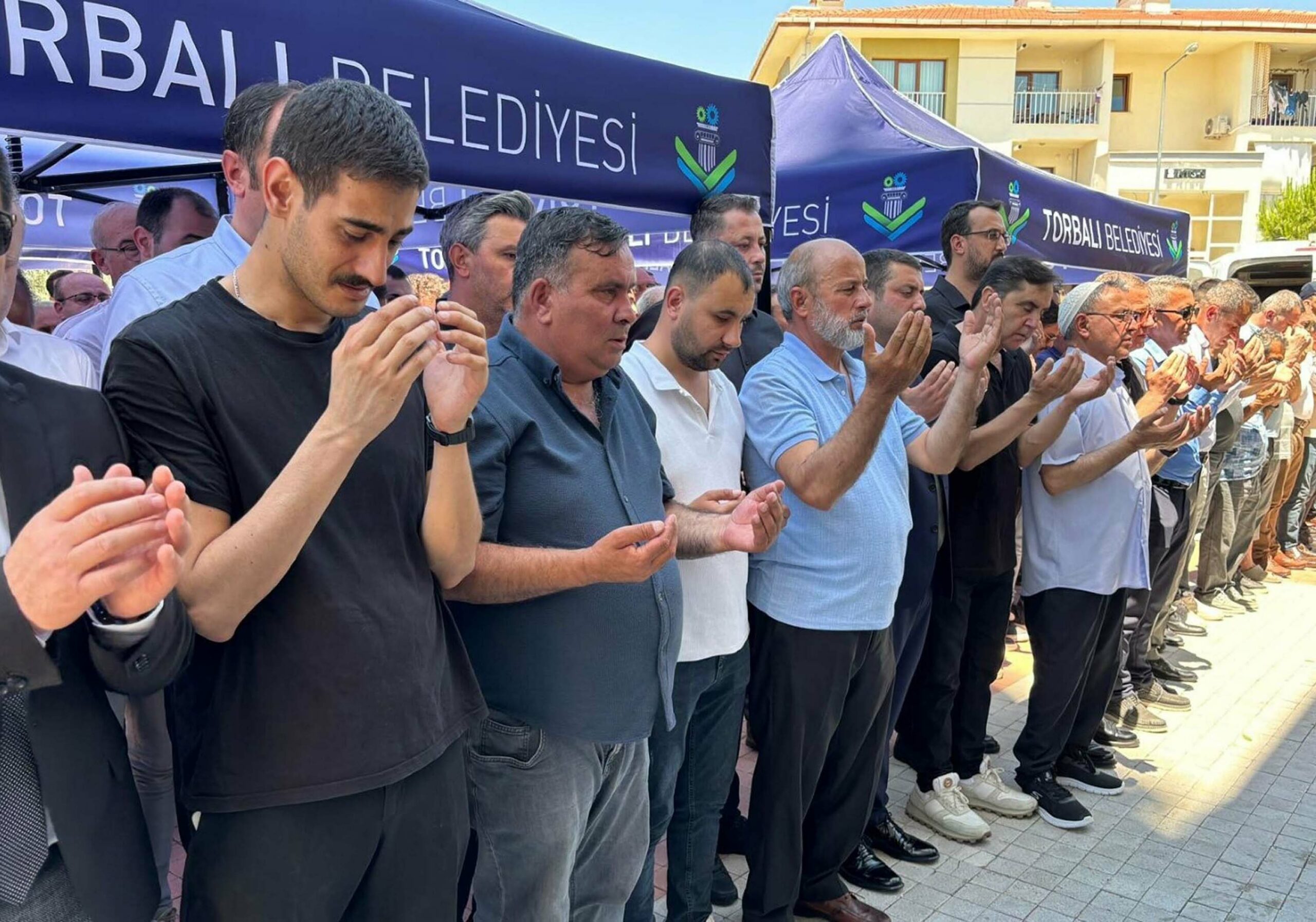 Irmak öğretmen, İzmir'de son yolculuğuna uğurlandı