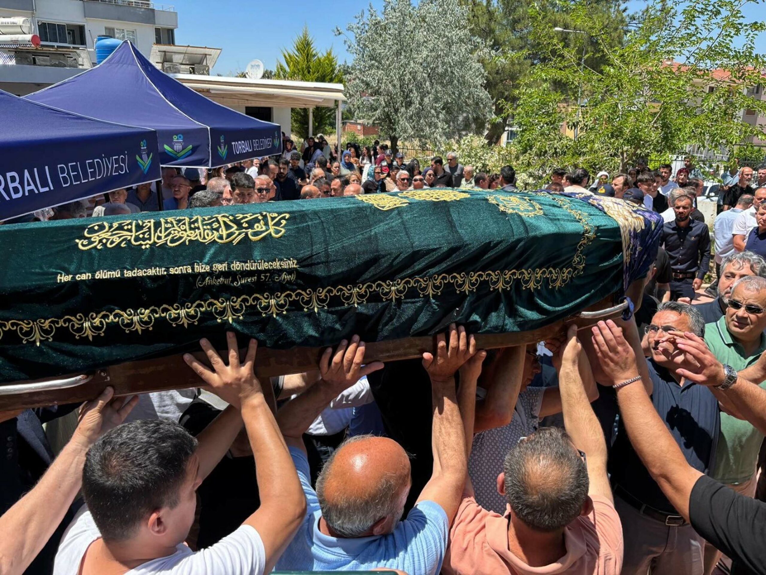 Irmak öğretmen, İzmir'de son yolculuğuna uğurlandı