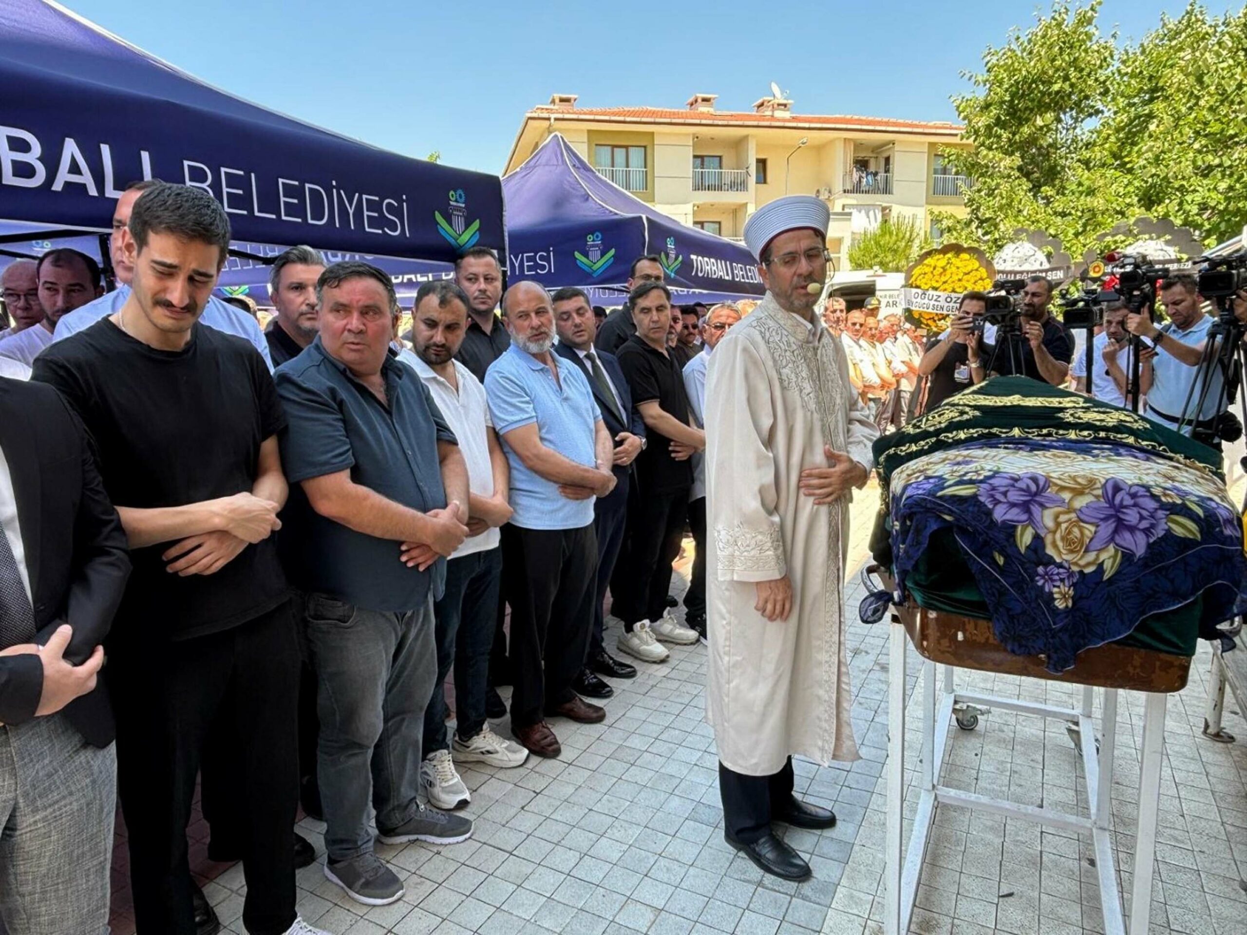 Irmak öğretmen, İzmir'de son yolculuğuna uğurlandı