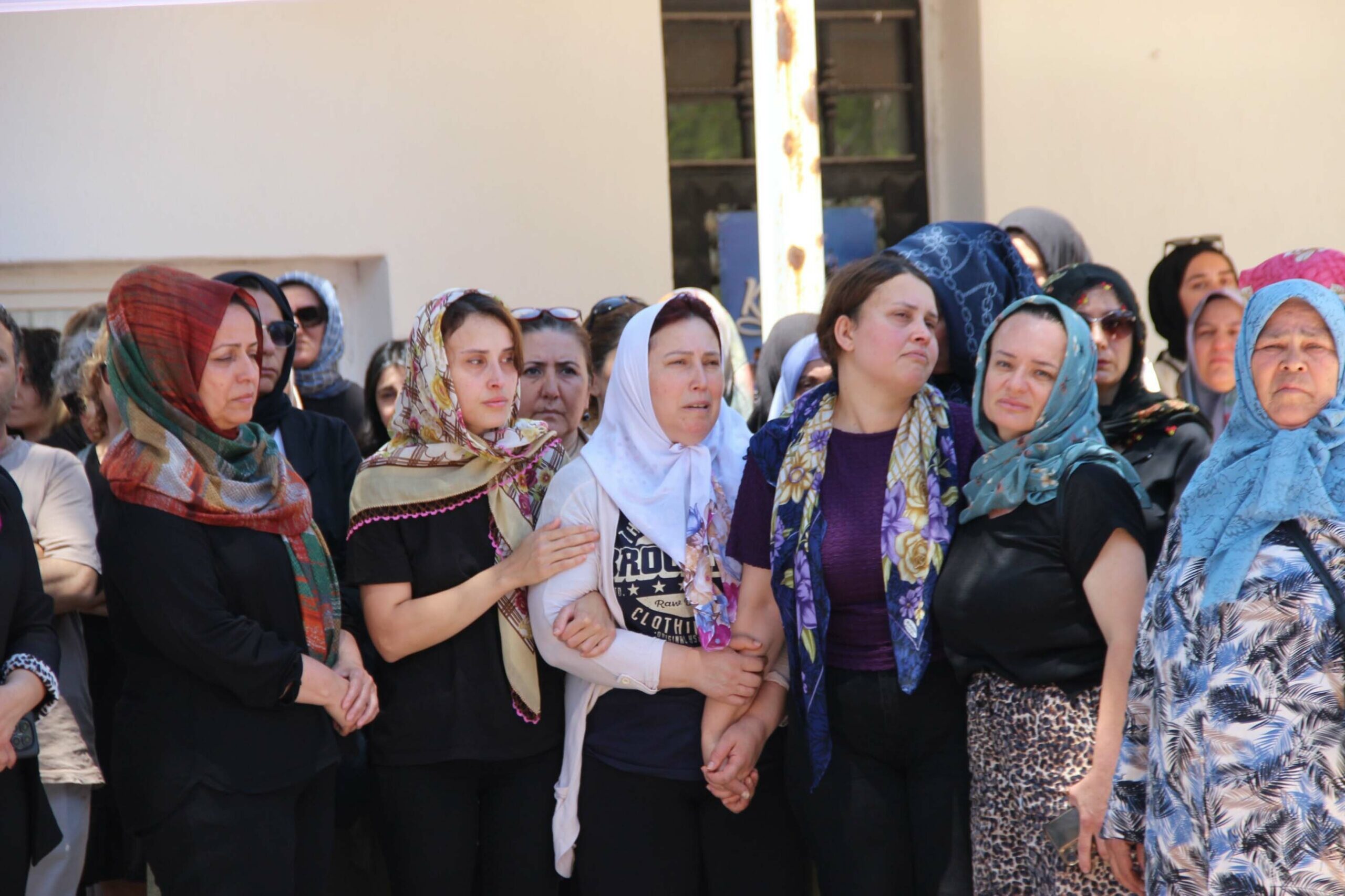 Irmak öğretmen, İzmir'de son yolculuğuna uğurlandı