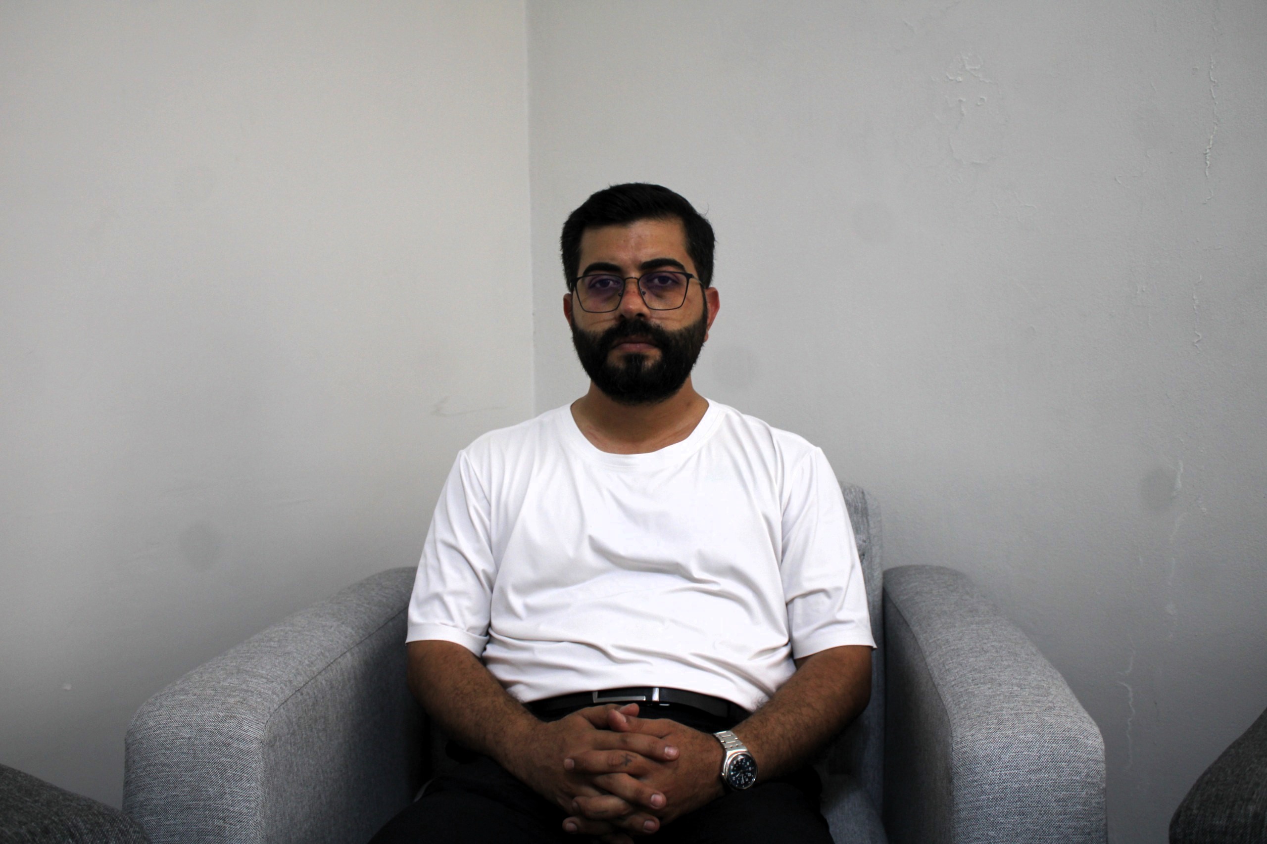 Engelli kızı için rampa isteyen kadına komşunun kürekli saldırısı kamerada; şüpheli tutuklandı