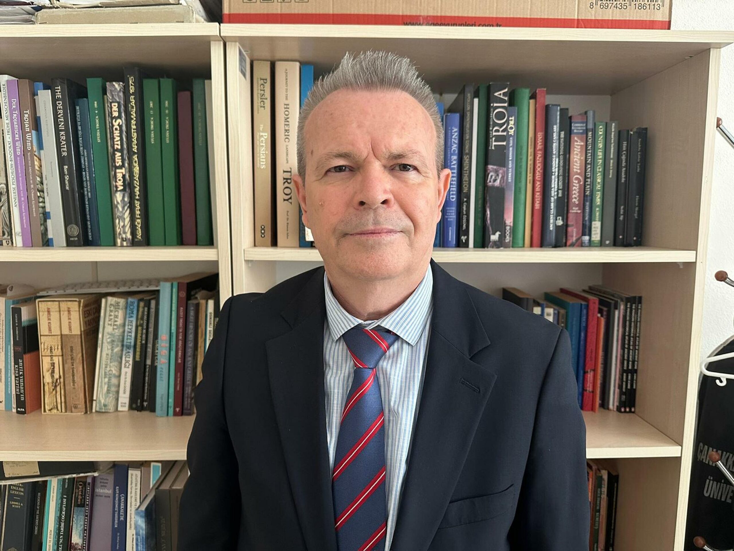 Dardanos Tabyası, düşman gemileri tarafından doğrudan vurulamaması için antik kent üzerine inşa edilmiş
