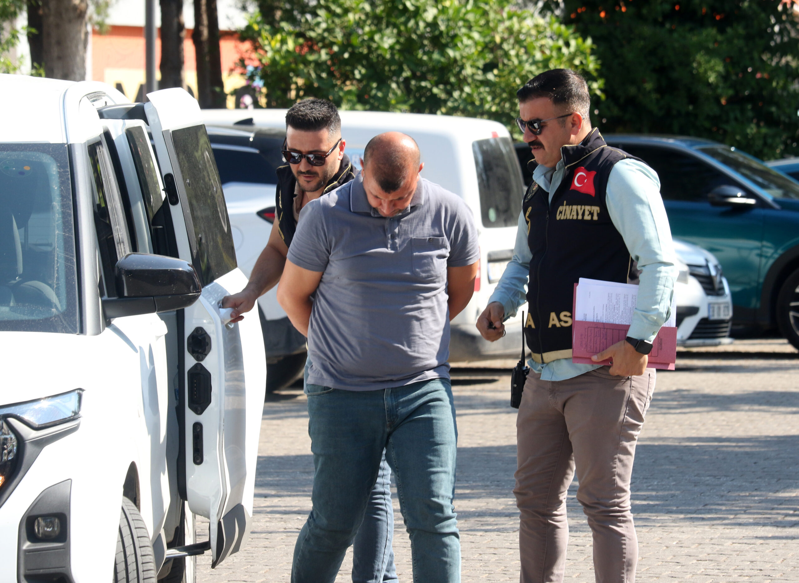 Tayin tartışmasında eşi ve kayınpederini öldüren şüpheli adliyede