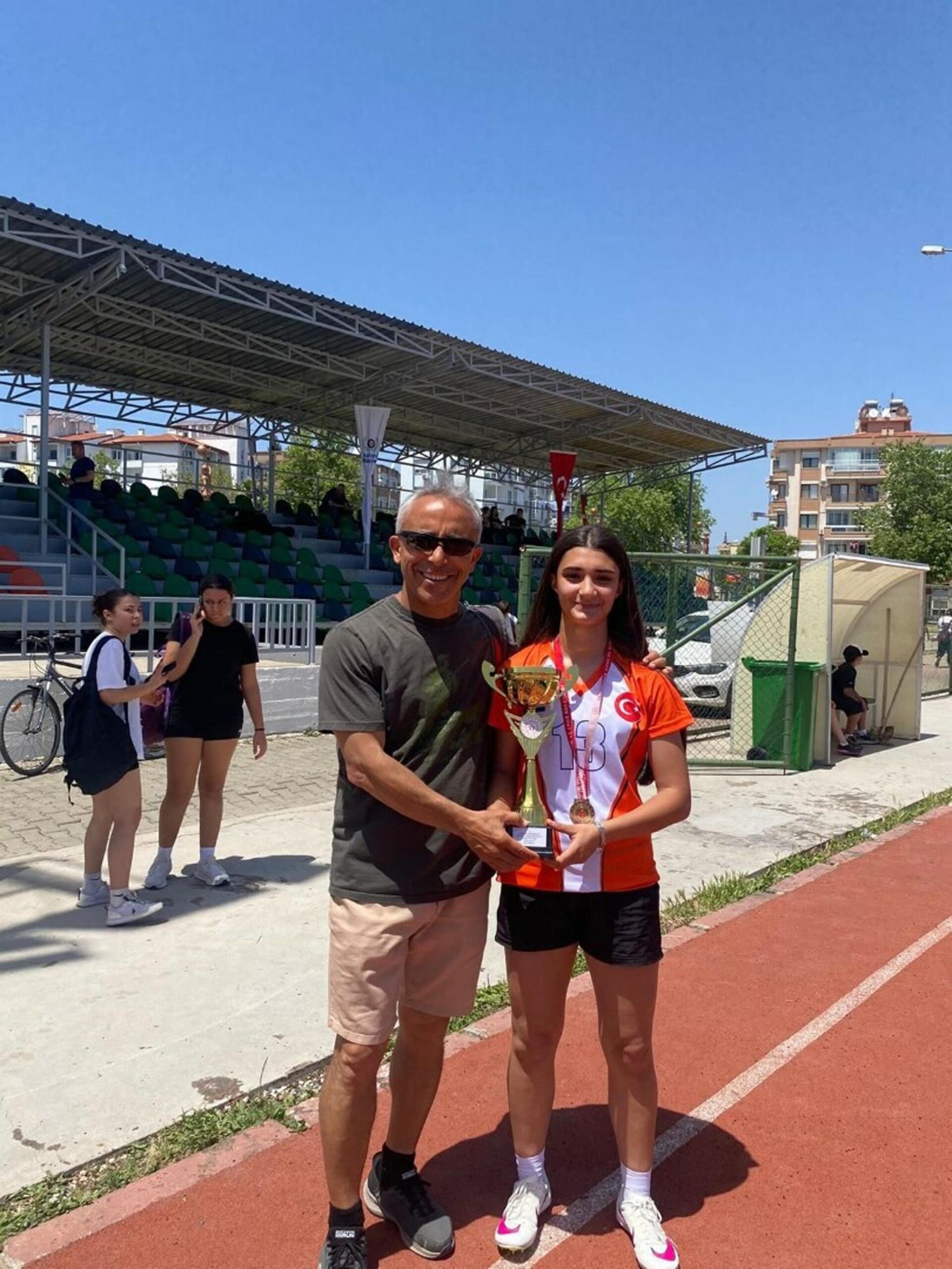 Atletizmdeki başarısını moda tasarım projesine dönüştürdü