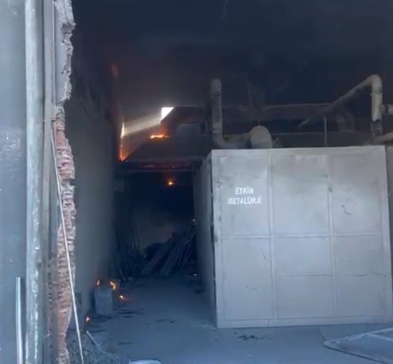 Metal fabrikasında eritme kazanı patladı; 1 işçi ağır yaralı