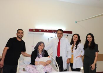 13 yıl sonra çocuk sahibi olan aile, bebeklerine doktorun adını verdi