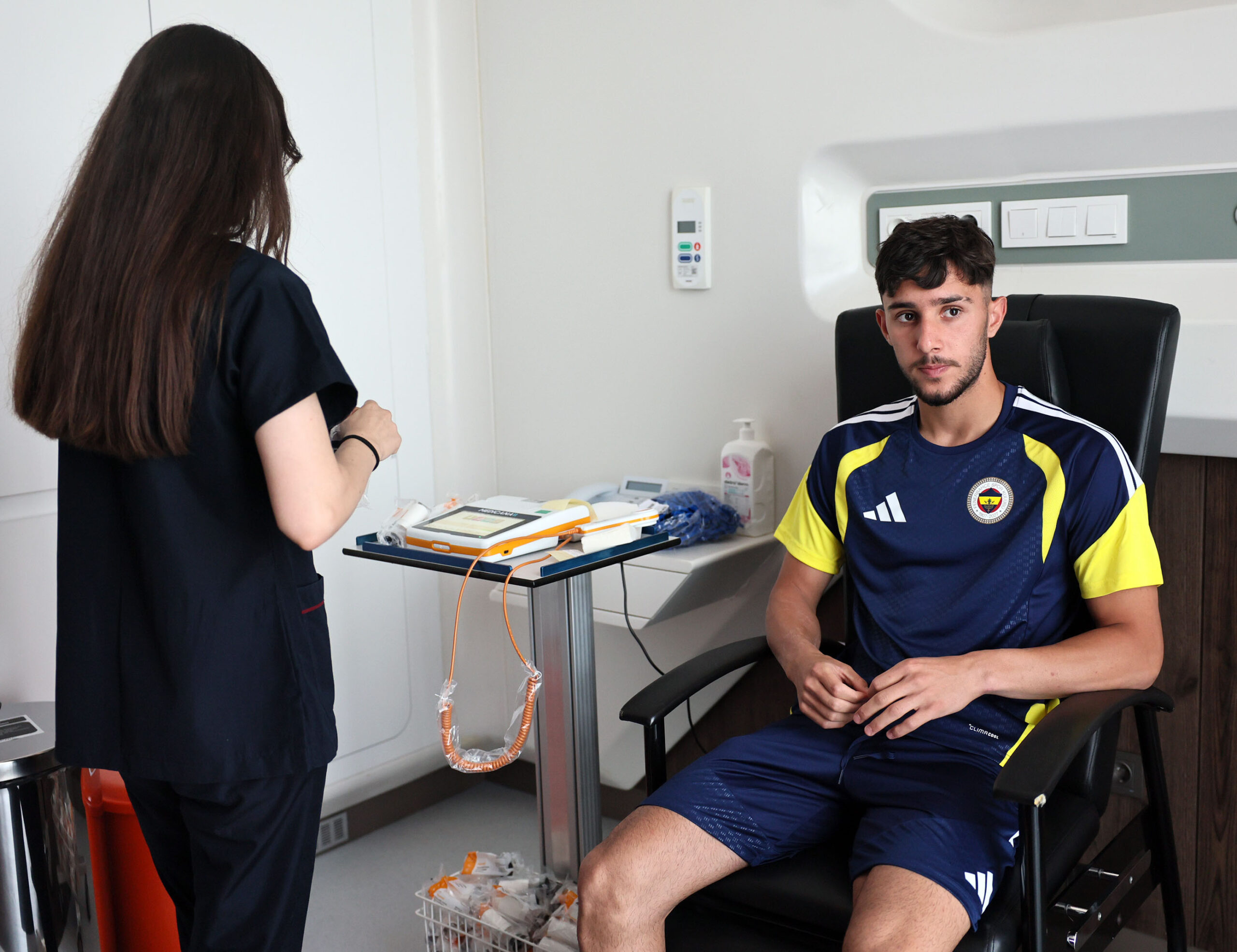 Fenerbahçe’de sağlık kontrolleri başladı