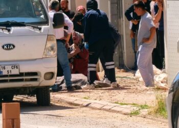Montaj yaparken elektrik akımına kapılarak öldü