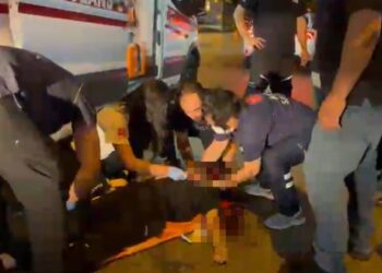 Makas atan sürücü, otomobiliyle motosiklete çarptı: 1 ölü, 1 ağır yaralı