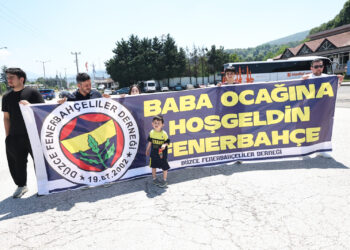 Fenerbahçe’ye Düzce’de coşkulu karşılama