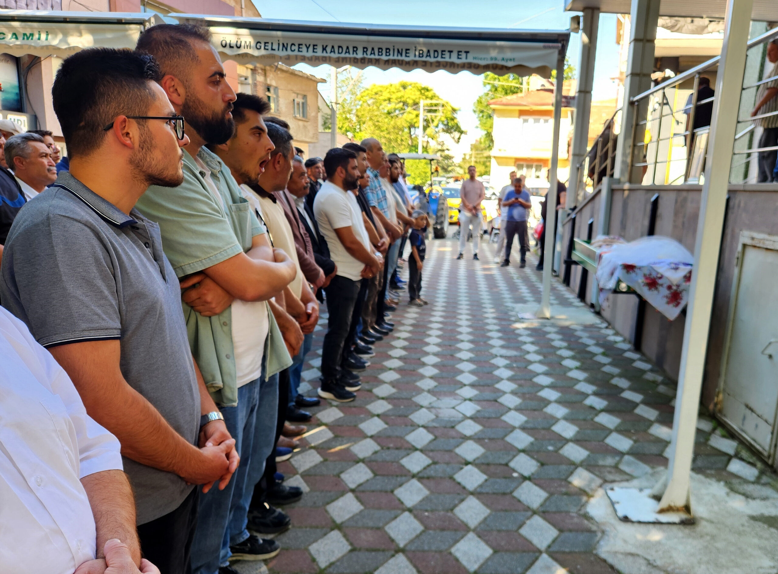 Araçta ölü bulunan Cansu ve Ufuk'tan biyolojik numune alındı, cenazeleri toprağa verildi