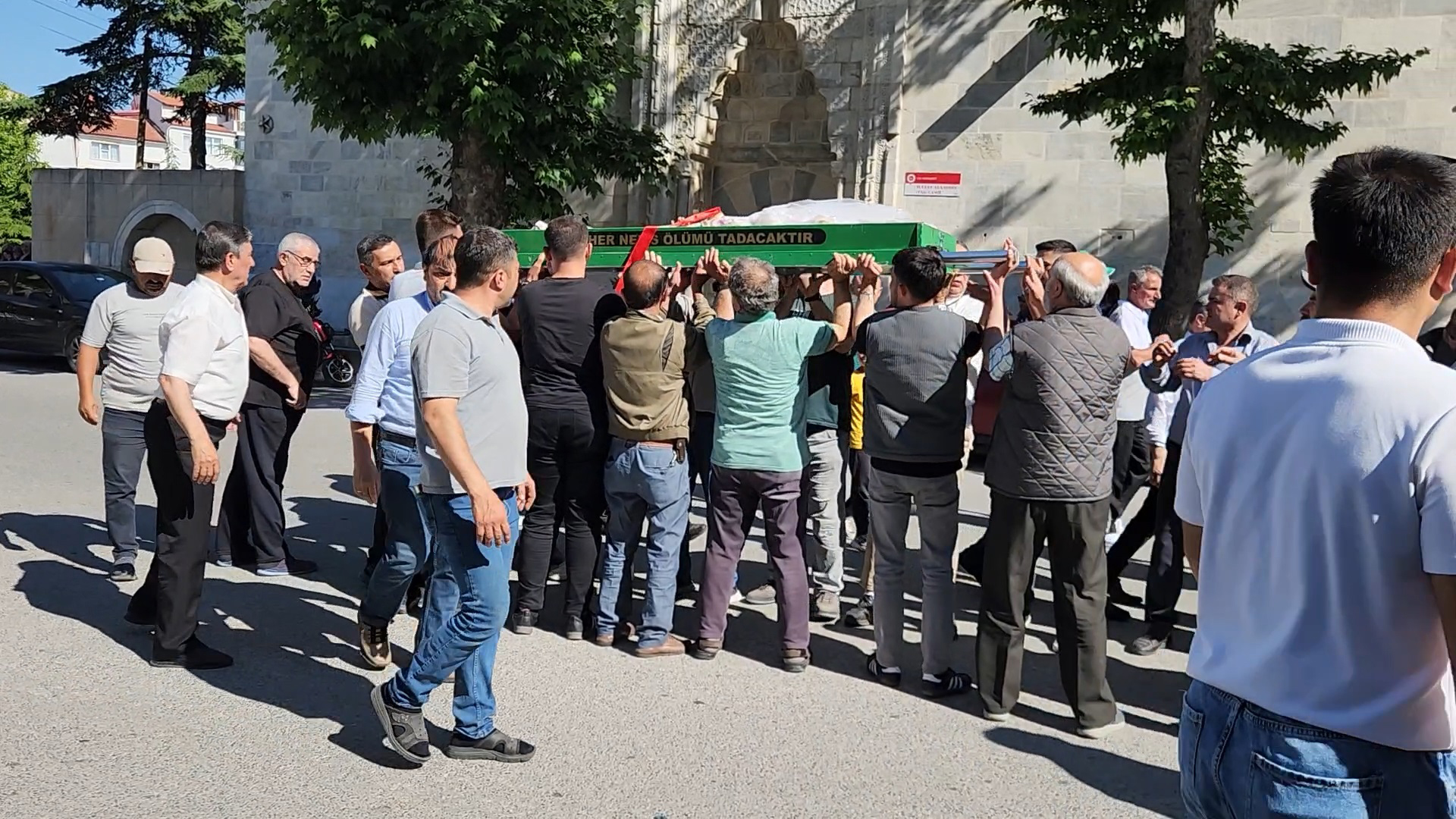 Araçta ölü bulunan Cansu ve Ufuk'tan biyolojik numune alındı, cenazeleri toprağa verildi