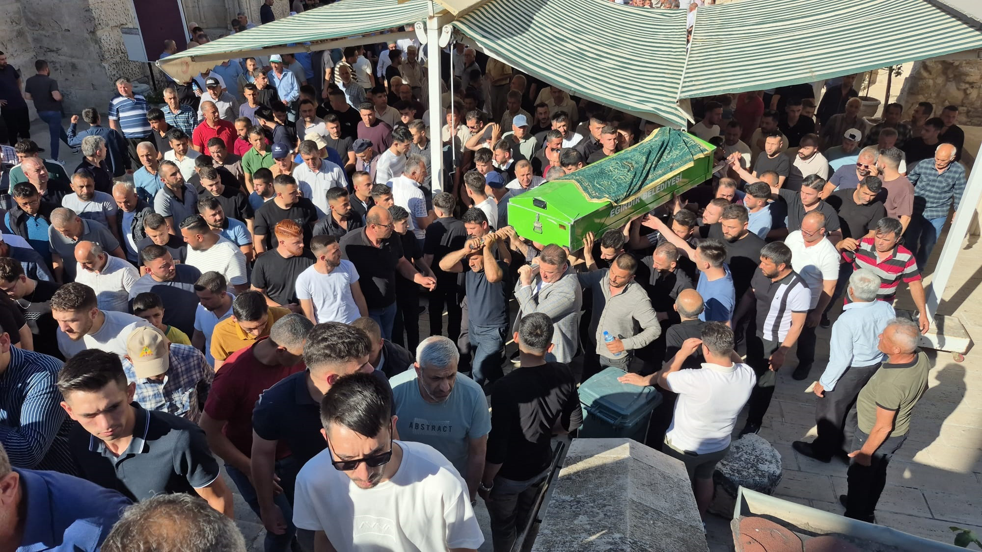 Araçta ölü bulunan Cansu ve Ufuk'tan biyolojik numune alındı, cenazeleri toprağa verildi