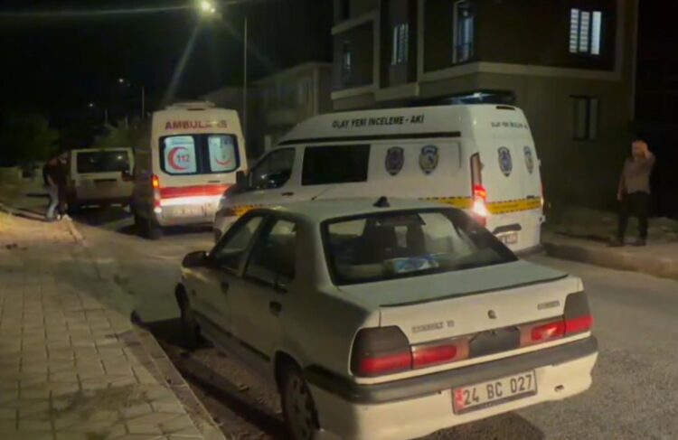 Boşandığı eşi ile yanındakini pompalı tüfekle öldürdü