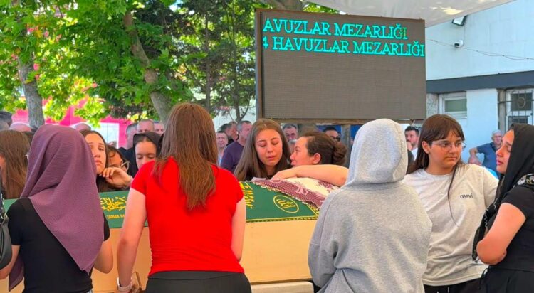 Denizde boğulan Nilsu, gözyaşlarıyla toprağa verildi