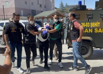Sokakta 5 kişiyi bıçaklayıp 75 yıl ceza almıştı; cezaevinde intihar etti