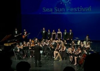 Özel İzmir Amerikan Koleji öğrencilerinden İspanya'da uluslararası müzik başarısı
