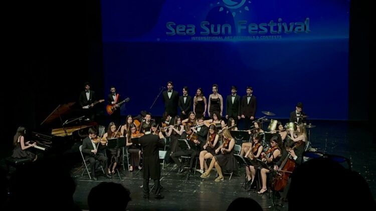 Özel İzmir Amerikan Koleji öğrencilerinden İspanya'da uluslararası müzik başarısı