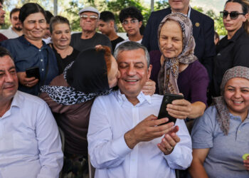 Milletle yoldayız, iktidara yürüyoruz