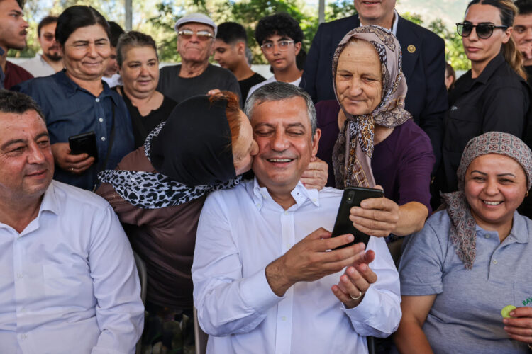 Milletle yoldayız, iktidara yürüyoruz