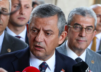 CHP'de olağanüstü kurultay için imza süreci başlatıldı