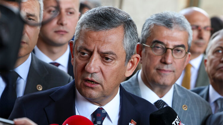 CHP'de olağanüstü kurultay için imza süreci başlatıldı