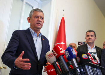 Özgür Özel rest çekti: "O kürsüyü atanmış birine teslim etmem"