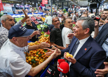Özgür Özel'e Ulus Hali’nde sevgi seli