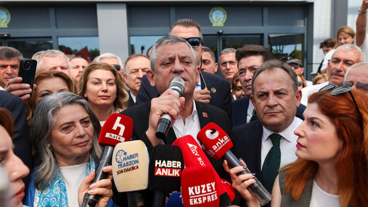 Özgür Özel Trabzon'dan seslendi; "Tarihin doğru tarafındasınız"
