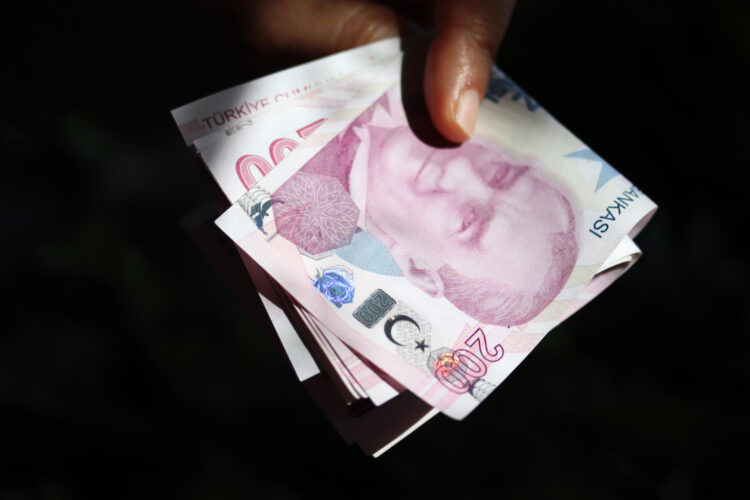 Emekli maaşında yeni düzenleme gelir mi? Gözler kritik tarihte