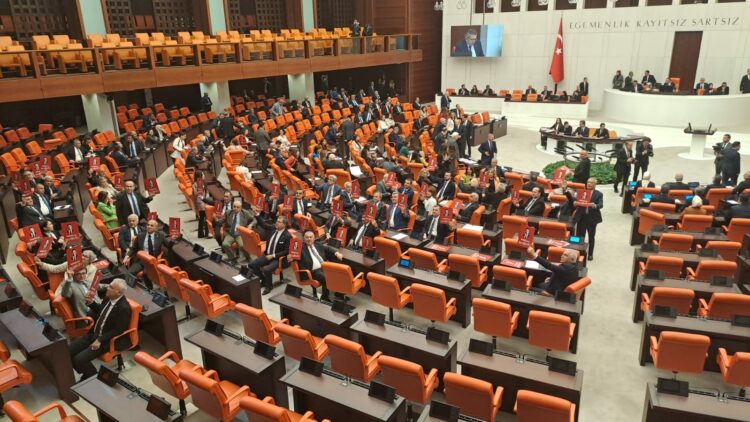 TBMM'nin çalışma süresi uzatıldı